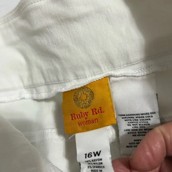 Ruby Rd. Cream Capris - Picture 4 of 4